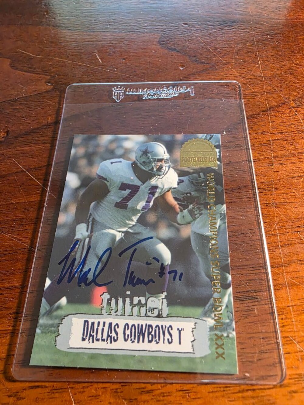 1996 MARK TUINEI #71 OF THE DALLAS COWBOYS SIGNED CARD
